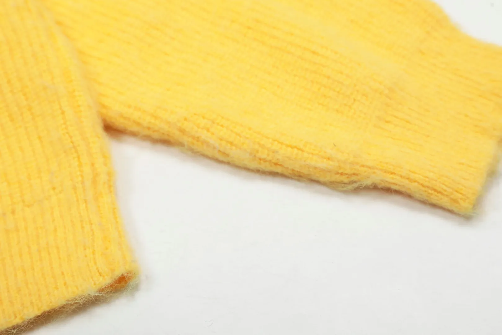 VIVI145# vivienne west wood 25 spring new style three-color wool embroidered design cardigan, three-color turmeric, three-color hemp gray Size: 1 yard (90-110 pounds) 2 yards (110-130 pounds) 3 yards (130-150 pounds) Color: gray yellow pink